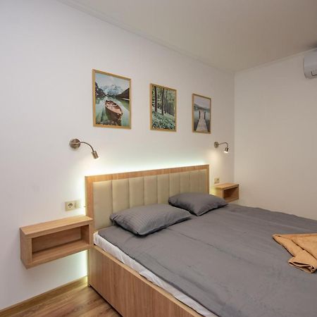 Csaladi Kikoeto Apartman Gyula Exterior photo