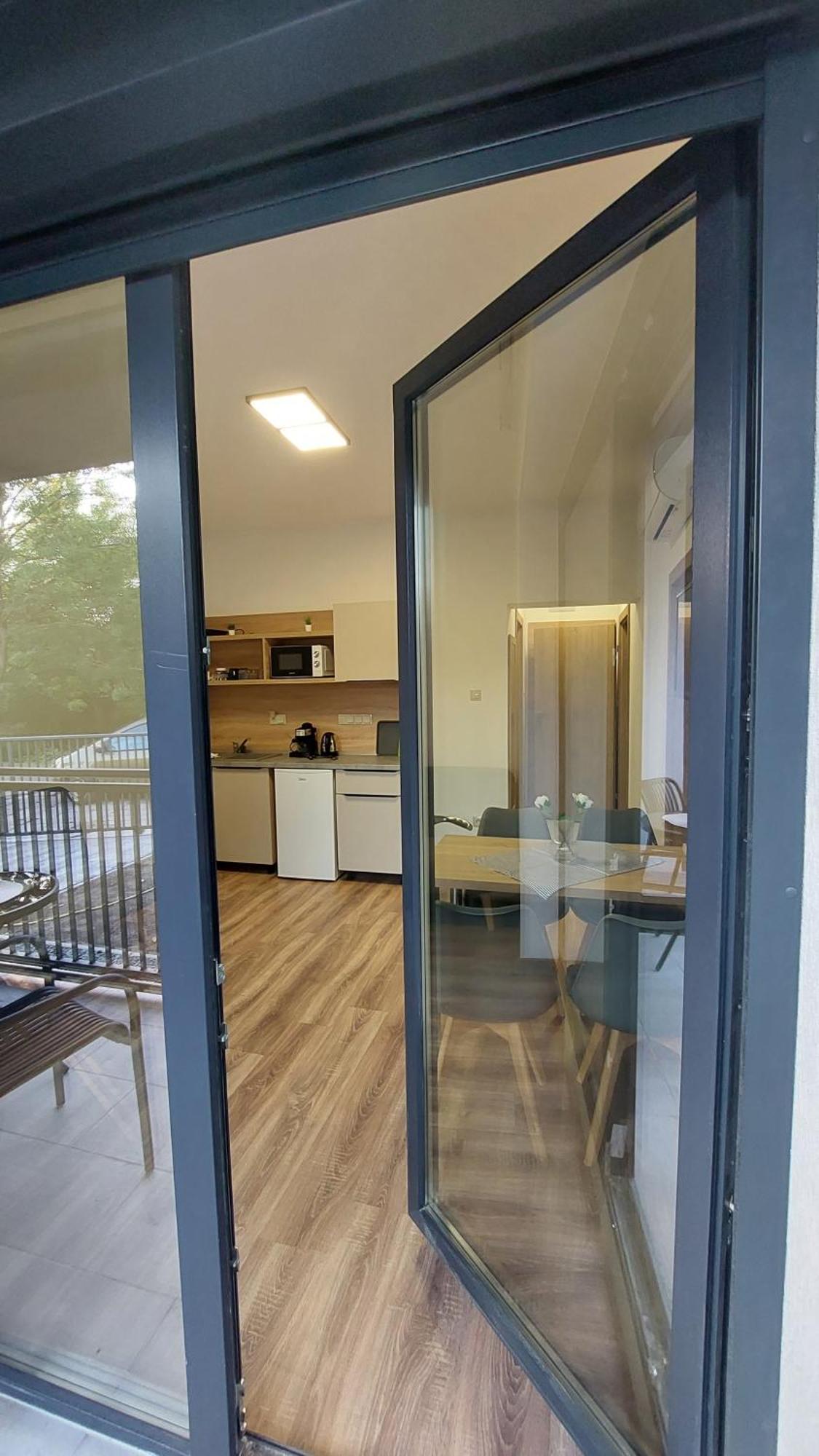 Csaladi Kikoeto Apartman Gyula Exterior photo
