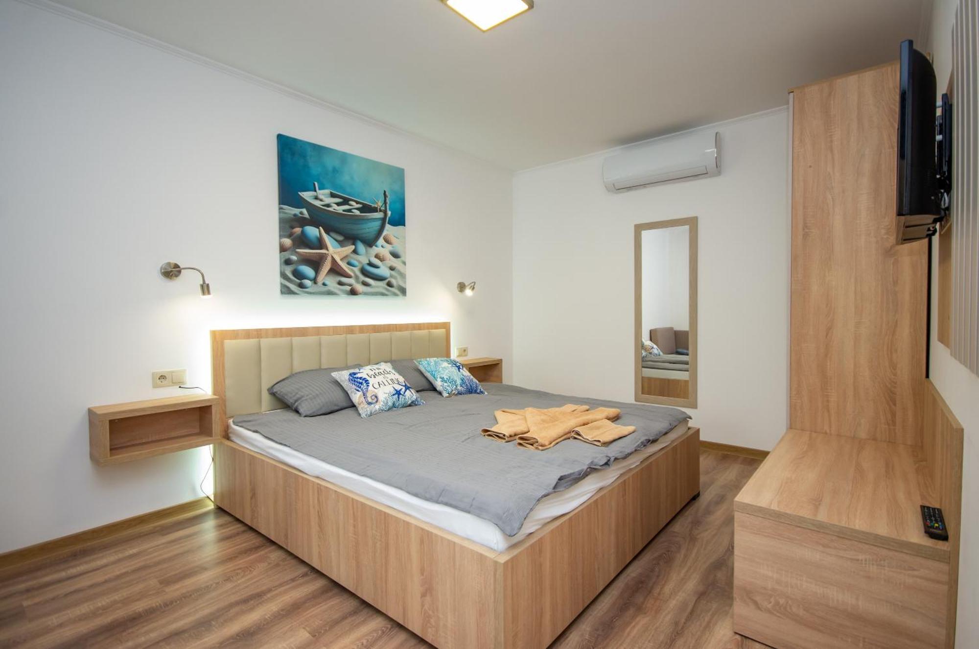 Csaladi Kikoeto Apartman Gyula Exterior photo