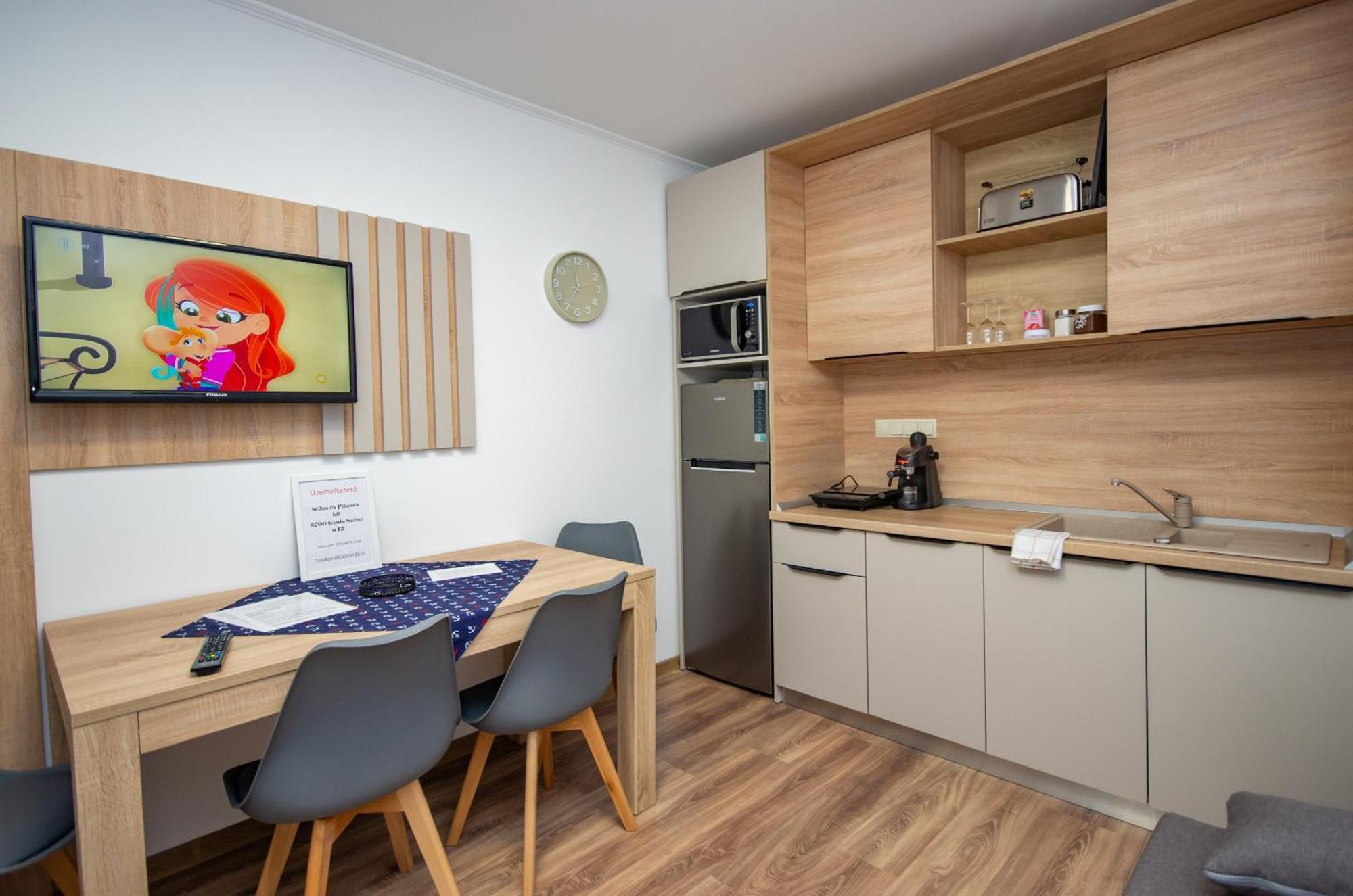 Csaladi Kikoeto Apartman Gyula Exterior photo