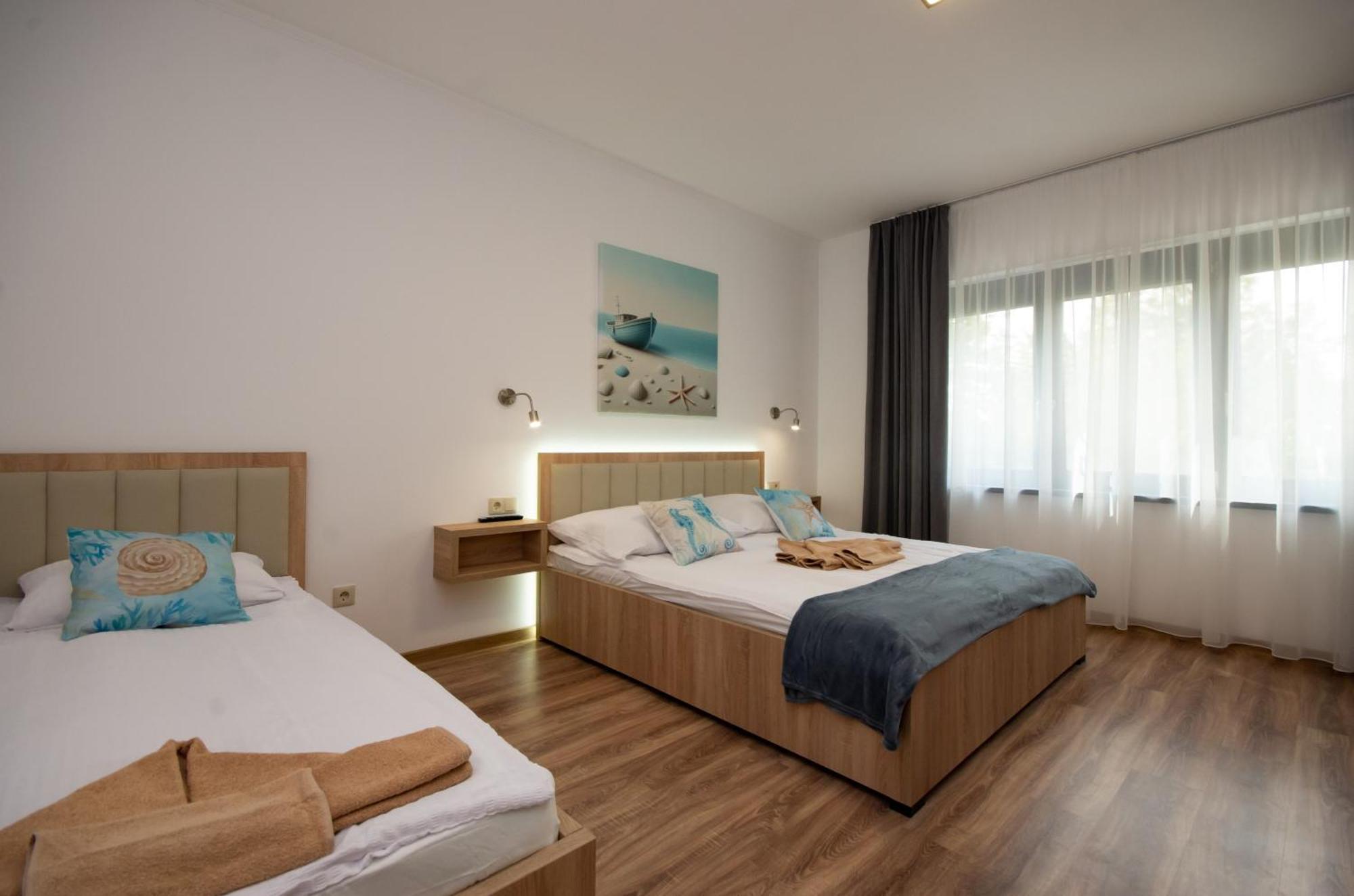 Csaladi Kikoeto Apartman Gyula Exterior photo