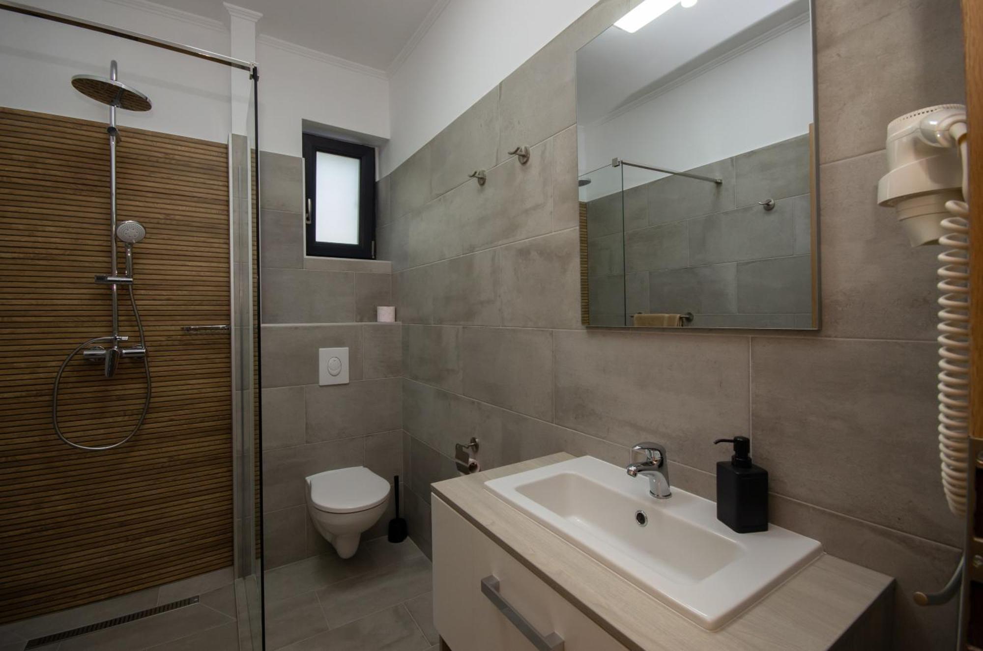 Csaladi Kikoeto Apartman Gyula Exterior photo