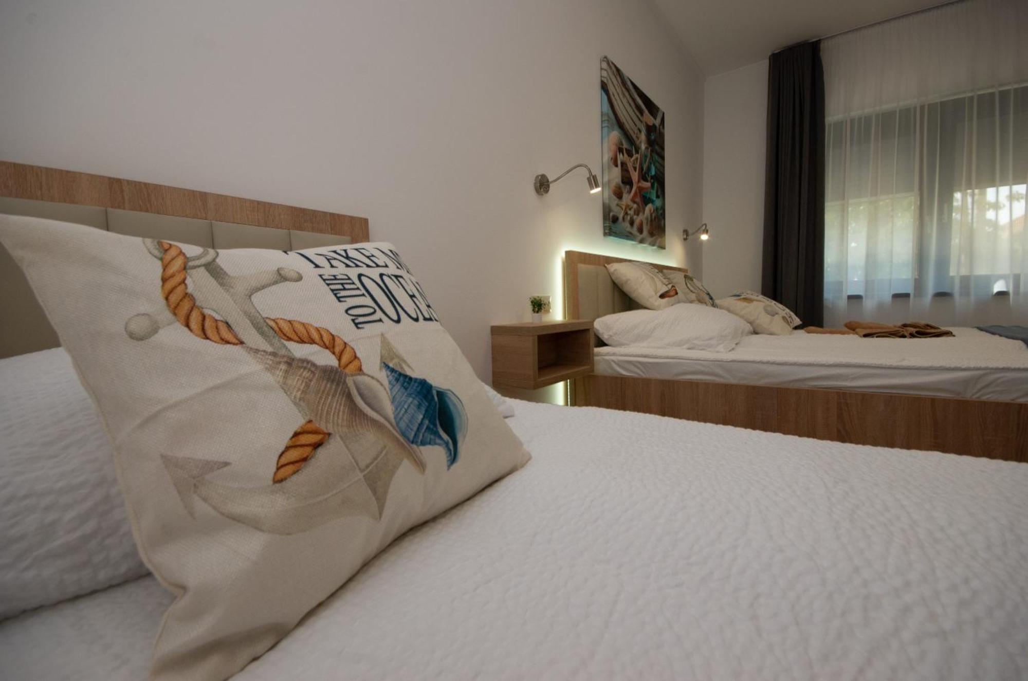 Csaladi Kikoeto Apartman Gyula Exterior photo
